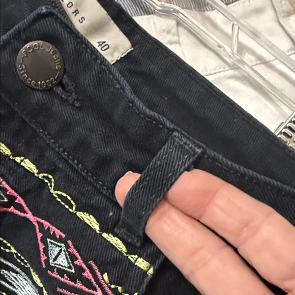 POOL JEANS Colors Black Jean Shorts Multicolor Embroidery Boho Festival Size 8 - Image 8