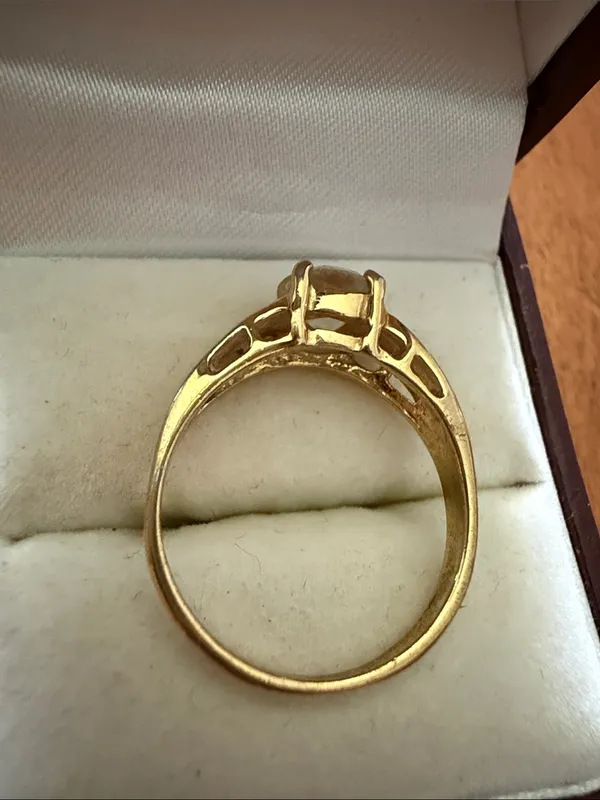 Vintage 14 KT HGE Gold-Tone Solitaire Ring with Clear Center Stone Size 7 3/4 - Image 6