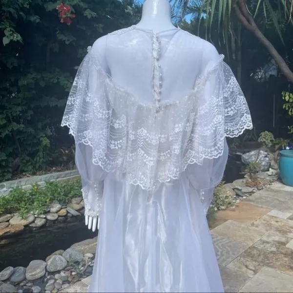Vintage 1950s lace high neck wedding dress cottage core / boho ruffle tiered lac - Image 5