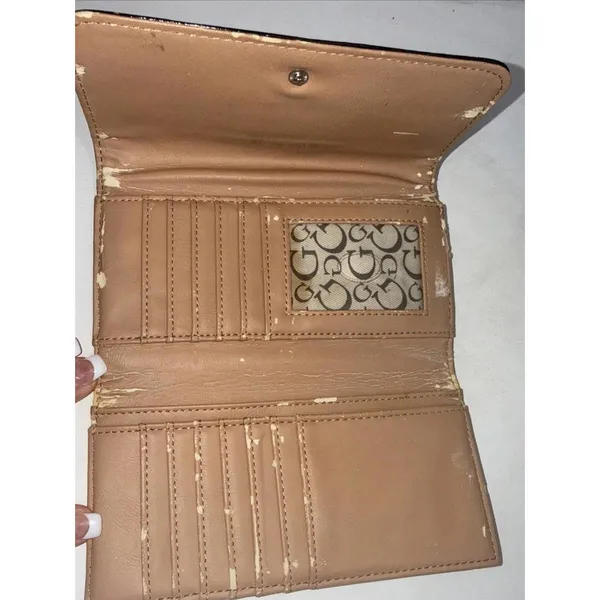 Vintage Guess Tan‎ & White Embossed Leather trifold wallet - Image 8