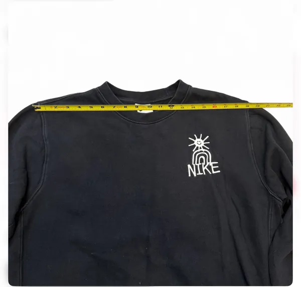 Vintage Nike Men's Sportswear Fleece Crew Sunshine Smile Graphic Sweatshirt - Image 4
