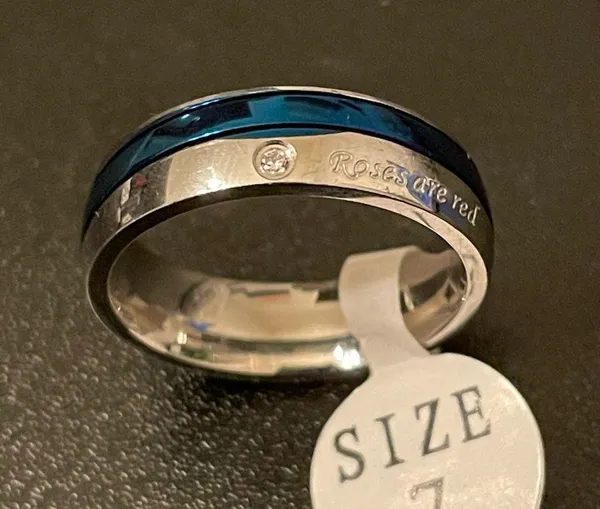 Roses are red blue silver titanium ring size 7 - Image 2