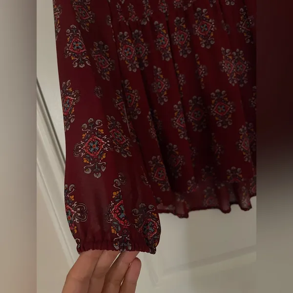 Xhilaration Burgundy Patterned Chiffon Blouse Medium - Image 5