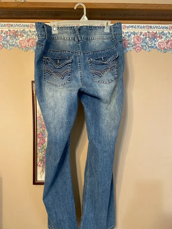 Women’s roz and Ali jeans. Size 16 - Image 2
