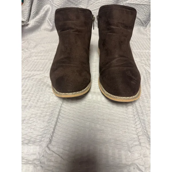 Cisco Kid Bootie Size 10 Dark‎ Brown Suede 1 Inch Heel. Womens. - Image 2