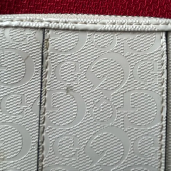 Guess Cream Wallet Billfold Card Holder - Image 7