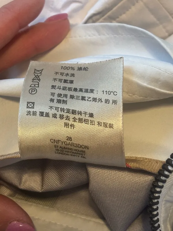 Authentic Burberry Brit White Jacket Women’s Size Large. Nova Check Lining with Detachable Hood. EUC. Only worn a handful of times, very minor wear. Smoke/Pet Free Home. Recently professionally dry-cleaned. - Image 15
