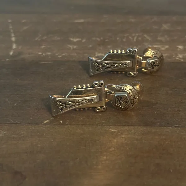 Vintage Victorian Etruscan Revival gold tone doorknocker earrings - Image 5