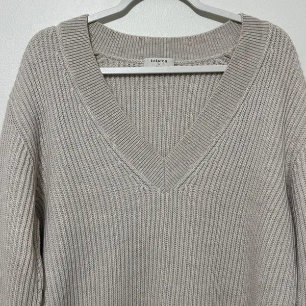 Aritzia Babaton Roger Sweater Size Small Merino Wool Gray Beige V Neck Luxury - Image 5