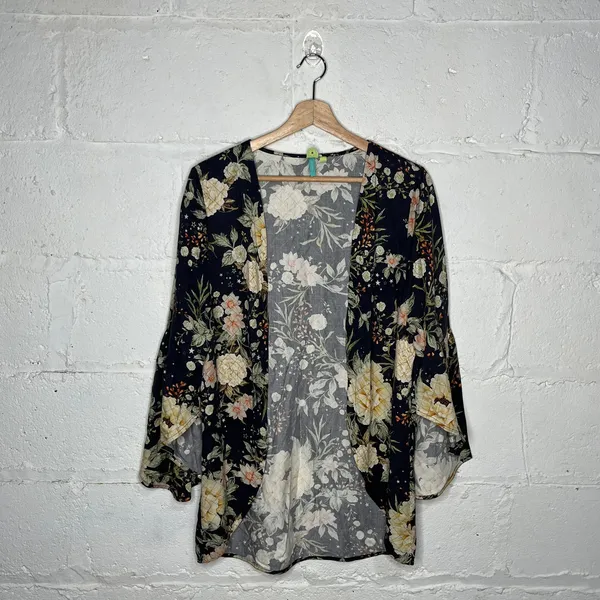 Farm Rio‎ Floral Kimono Jacket Diamond Stitch Split Bell Sleeve Women Gray O/S - Image 2