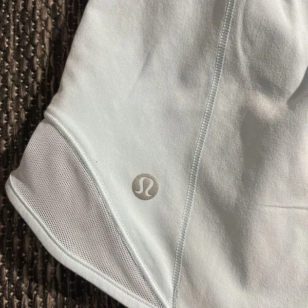 Lululemon Hotty Hot Low Rise Lined Short 2.5" Powder Blue Swift Size 12 - Image 3