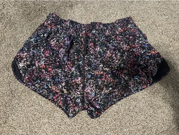 Lululemon Hotty Hot High-Rise 2.5" - Image 3