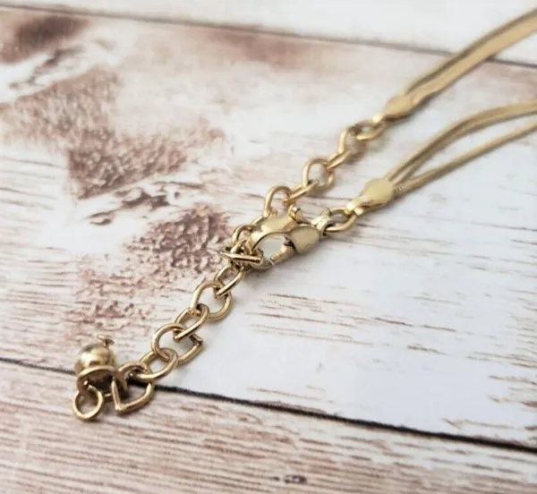 Vintage Necklace Gold Tone & Silver Tone Small Rings - Image 3