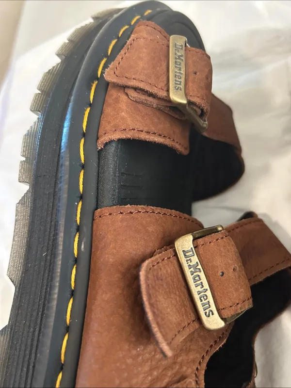 DR. MARTENS Zebzag Leather Sandal, Brown, Size 9, NWOT DISPLAY PAIR - Image 10