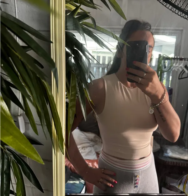 Aritzia contour tank nwt - Image 3