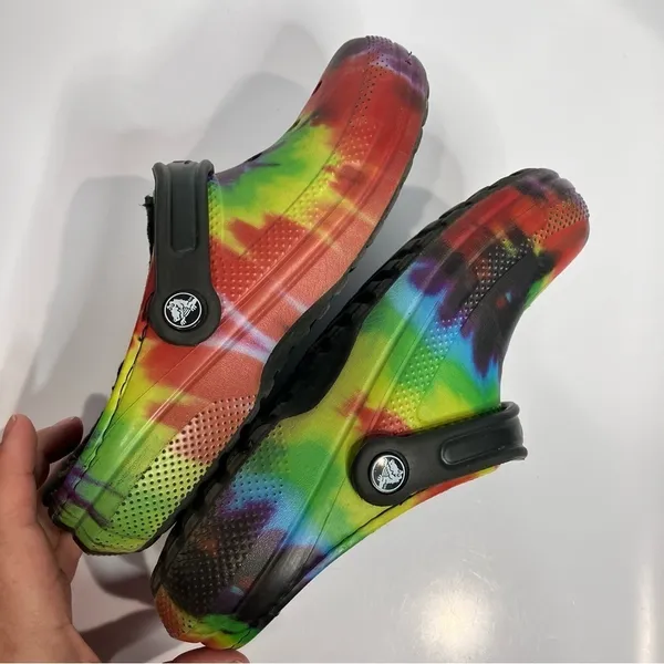 Crocs rainbow tie dye faux fur lined unisex‎ sizing - Image 8