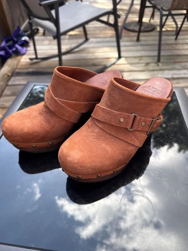 UGG Womens Leather Mule Clogs With Buckle Strap Size 7 Chestnut Brown Stylish & - Image 3