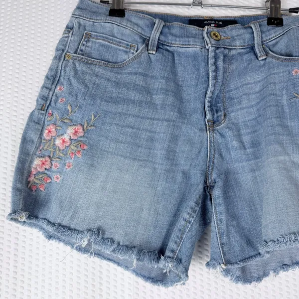 Tommy Hilfiger Jeans‎ Women's Denim Shorts Size 4 Embroidered Floral Frayed Hem - Image 4