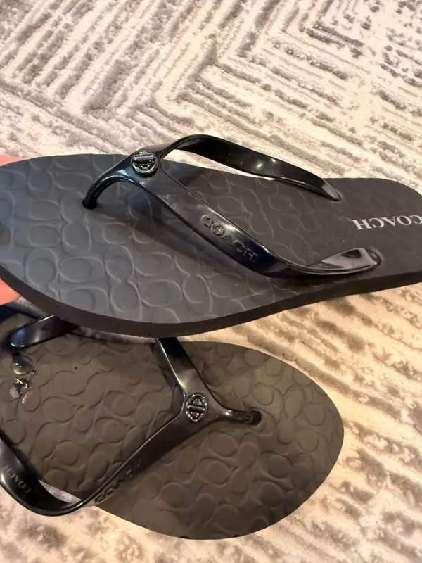 NEW Coach women's size 10 (40) black Abbigal turn-lock flip flops - Image 4