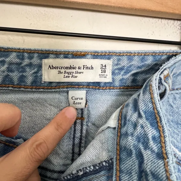 ABERCROMBIE- The Baggy Shorts Curve Love Low Rise Distressed Size 34/18 - Image 6