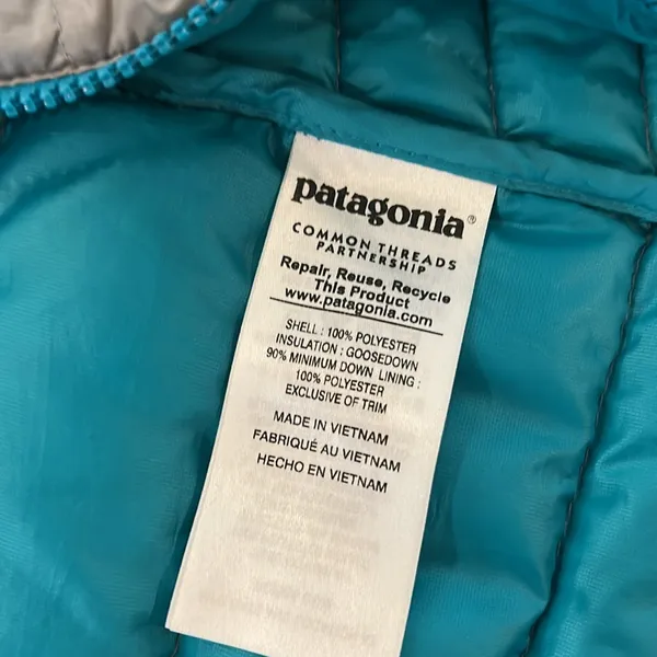Patagonia Women's Light Gray Vest with Teal Zippers - Image 4
