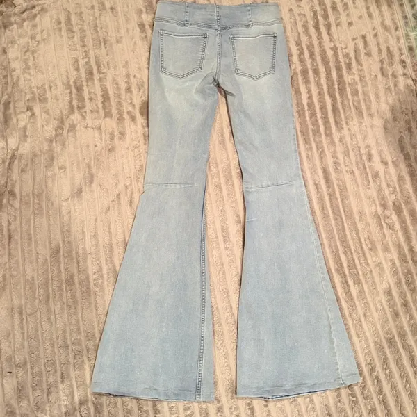 We The Free‎ Women's Light Wash Flare Jeans Size 25 High Rise Bell Bottom - Image 3