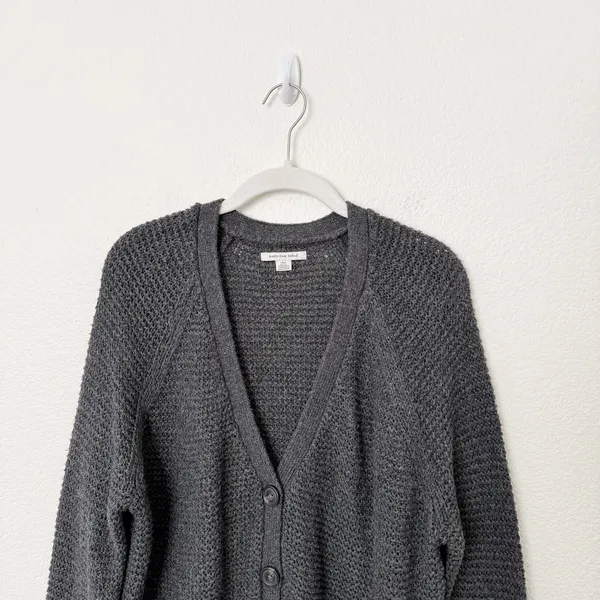[American Eagle Outfitters] Gray Cropped V-Neck Knit Cardigan Sweater Sz Large L - Image 6