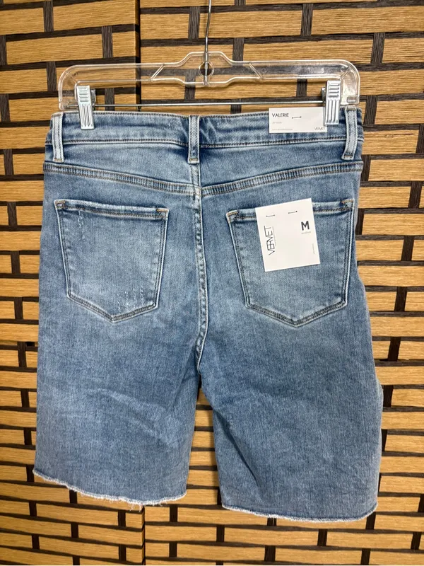 Vervet Valerie Bermuda Jean shorts size medium - Image 2