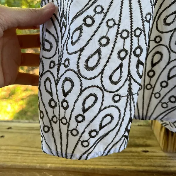 LOFT Women's Brown And White Geometric Print Flutter Sleeve Blouse Size S. NEW - Image 4