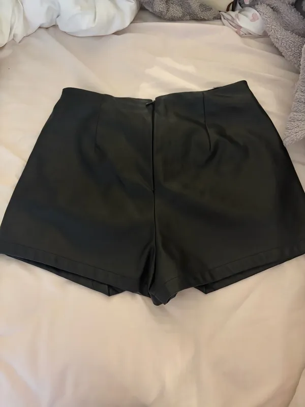 Impeccable Pig Black leather skirt - Image 2