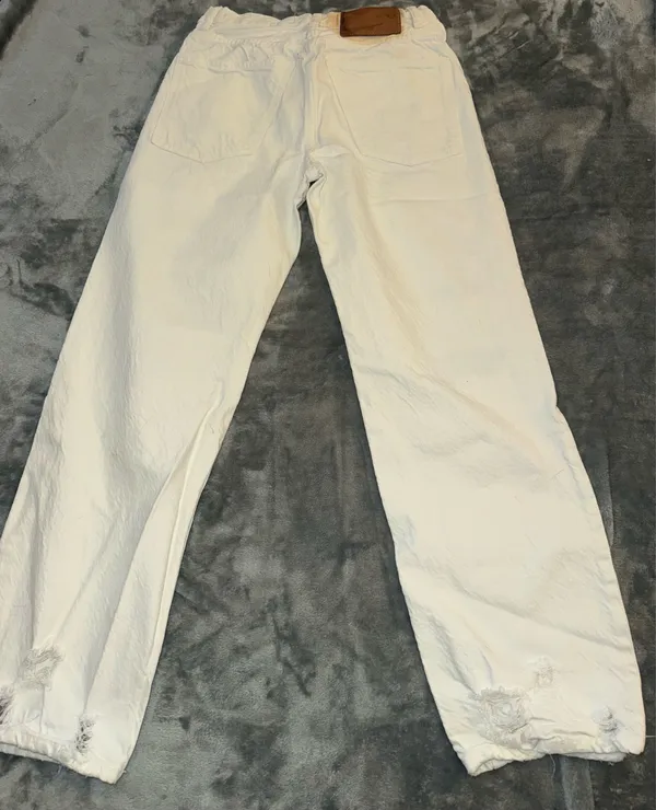 ZARA WHITE RIPPED JEANS - Image 2