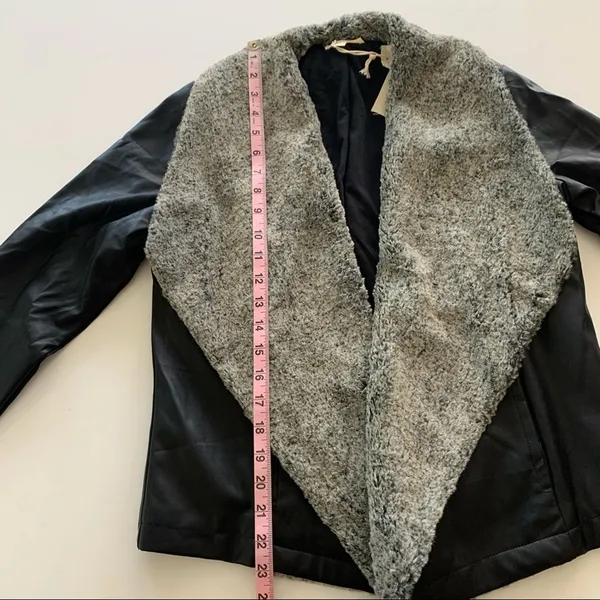 Mystree Pia Black Vegan Leather Jacket with Faux Fur Lined Lapel Women's Small - Image 8