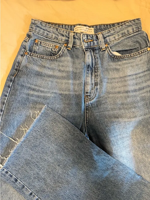 Stradivarius High-Waisted Jeans - Image 2