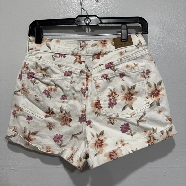 American Eagle Mom Short Womens 4 High Waist Cuffed Pleated Off White Floral - Image 2