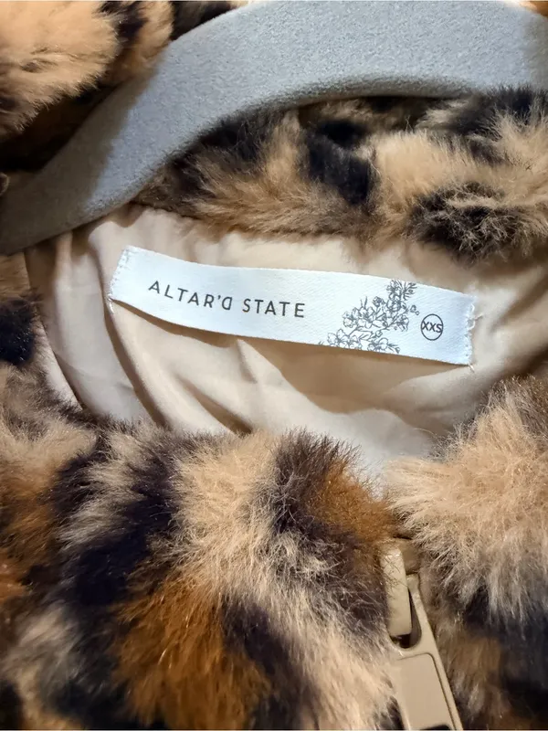 Altar’d State Leopard Faux Fur Jacket XXS Cropped Zip Up Animal Print - Image 5