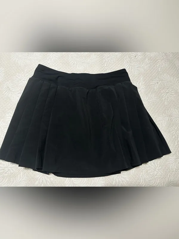 Lululemon black tennis skirt with built in shorts size 6 in great condition - Image 6