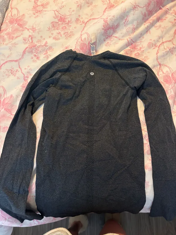 Long Sleeve Lululemon Swiftly Tech - Image 3