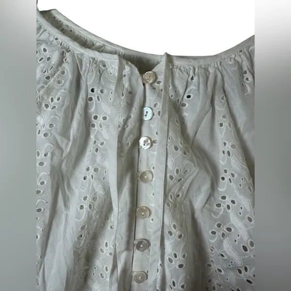 Urban Outfitters White Eyelet Button-Back Blouse Size‎ XS - Image 5