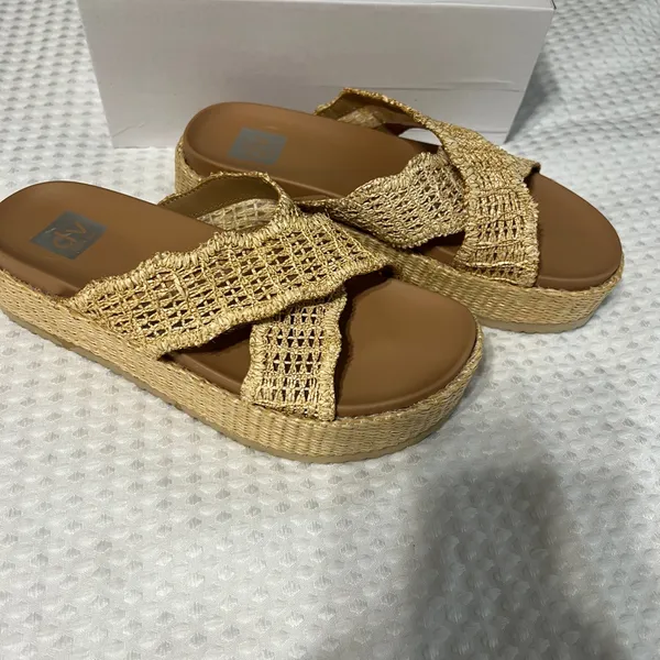 DV by Dolce Vita Women's Beige Woven Sandals - Image 2