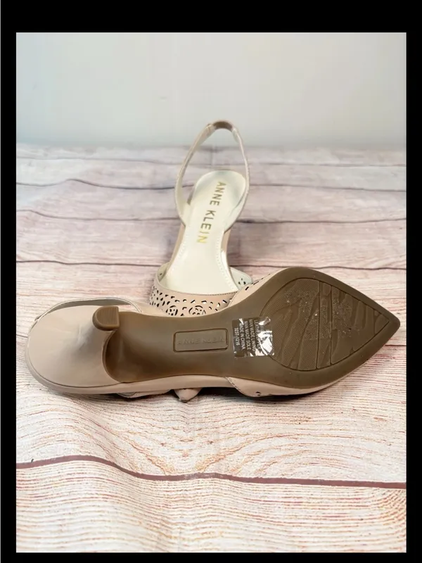Anne Klein Women’s Sz 9.5M Tan Fabrizia w/Holes Design Slingback Kitten Heels - Image 7