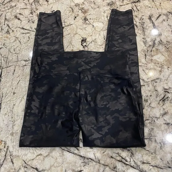 Spanx Faux Leather Camo Black Leggings Size Large‎ - Image 4
