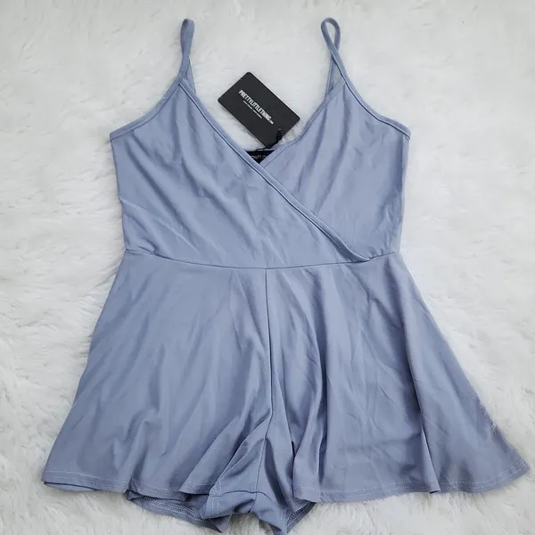 PrettyLittleThing -760 NWT Powder Blue Crepe Strappy Wrap Romper Women's sz 6‎ - Image 4