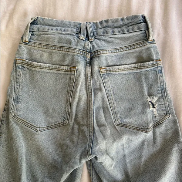 Light Blue Jeans - Image 2