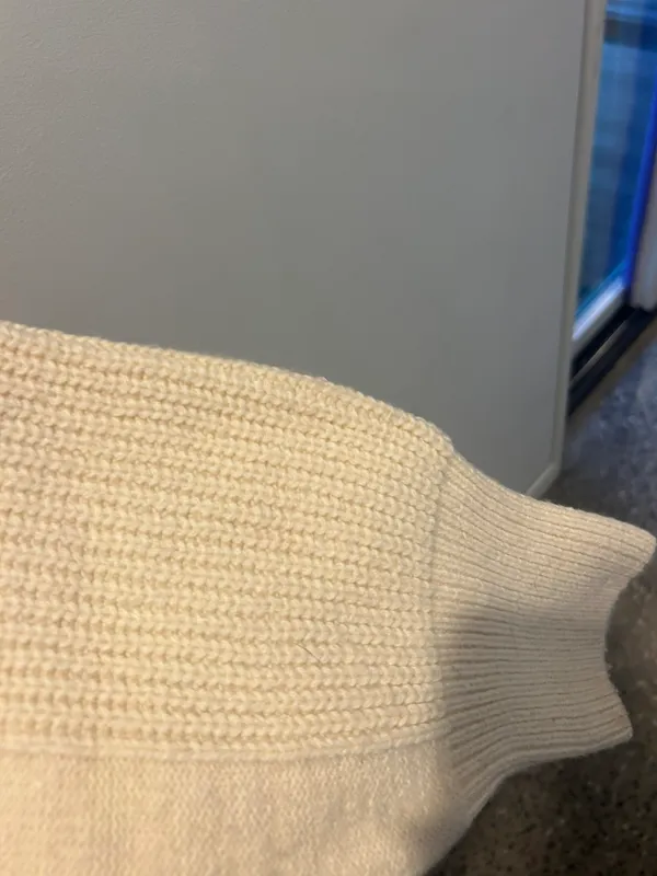 Thick Sweater - Image 7