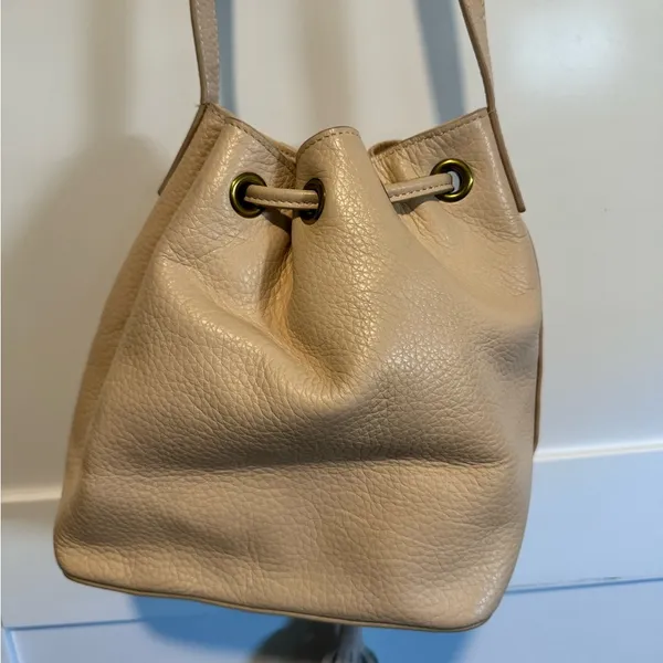 J. Crew Pink Leather Bucket Bag Tassel Enclosure crossbody - Image 4