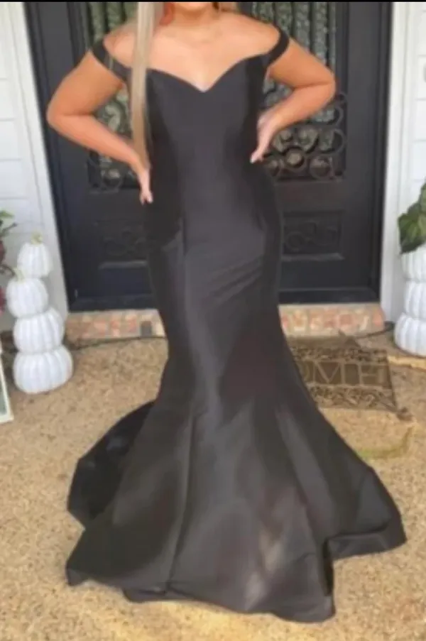 Size 10 JVN Jovani 3245 black off shoulder fit and flare mermaid formal dress - Image 5