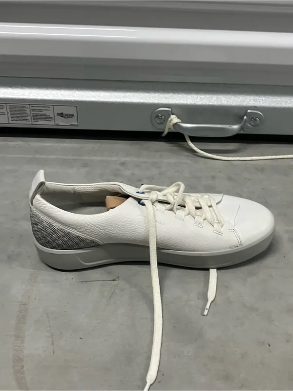 ECCO soft white leather golf sneakers - Image 4