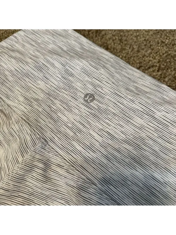 Lululemon Gray Wunder Under Crop II Leggings Size 6 - Image 7