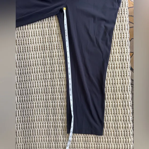 Lululemon On‎ The Fly Crop 23” black Pants 6 athleisure yoga workout streetwear - Image 8