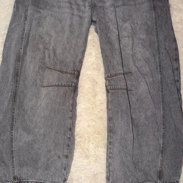 We The Free Good Luck Mid Rise Barrel Jeans in Falcon Grey Size 28 NWOT - Image 2